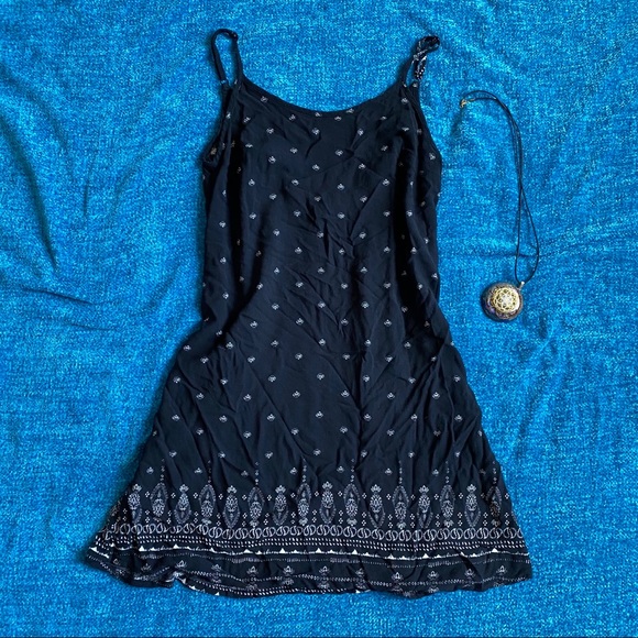 Casual Black Shift Dress with White Patterning - Picture 1 of 3